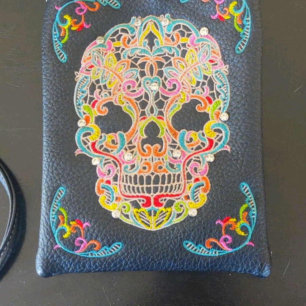 Skull crossbody purse - Picture 2 of 7